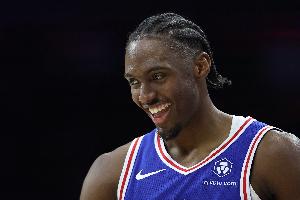 埃奇库姆：与马克西打球特别开心 他太出色了 是真正的领袖