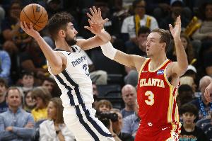 优质射手！肯纳德半场12分钟6中4砍并列全队最高12分 三分3中3