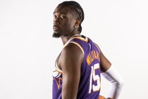 布克：马威湖人交易告吹后特意看了他的录像 他天赋十足