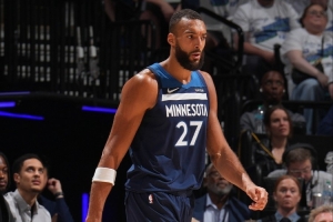 攻防全能！戈贝尔9中6砍下14+15+5+2+2填满数据栏 正负值高达+31