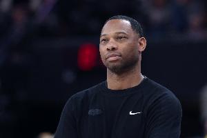 解说：威利-格林可以下载个找工作app 鹈鹕主帅位置恐怕坐不长了