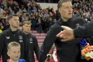 感恩！皮克福德儿子穿埃弗顿+桑德兰拼接球衣，球员出道于桑德兰