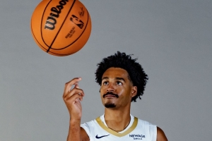 赛季场均17.3分！鹈鹕客战独行侠 普尔因左膝酸痛缺阵