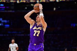 场均40+11+9！记者：卢卡三分命中率只有30%还能有如此输出