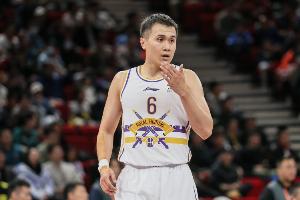 张帆19分 北京全运男篮半场65比22领先澳门全运男篮43分