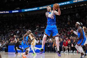 凿穿国王内线！哈尔滕施泰因半场9中8超高效砍下20分10板2助1帽