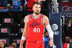 我拼了你们呢？祖巴茨上半场5中4得9分8板1助 快船落后14分